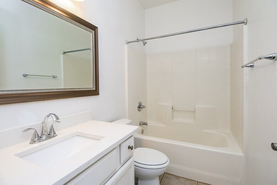 Building Photo - 1931 S Noble