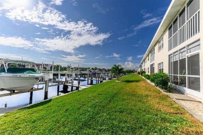 Building Photo - 220 Coldeway Dr
