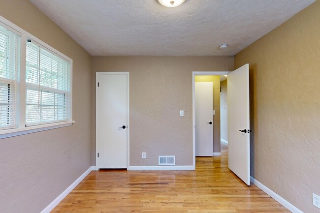 Building Photo - **APPROVED APPLICANTS**  Eastside Ground L...