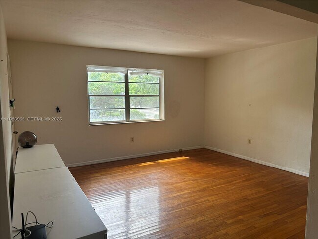 Building Photo - 7865 SW 57th Ave