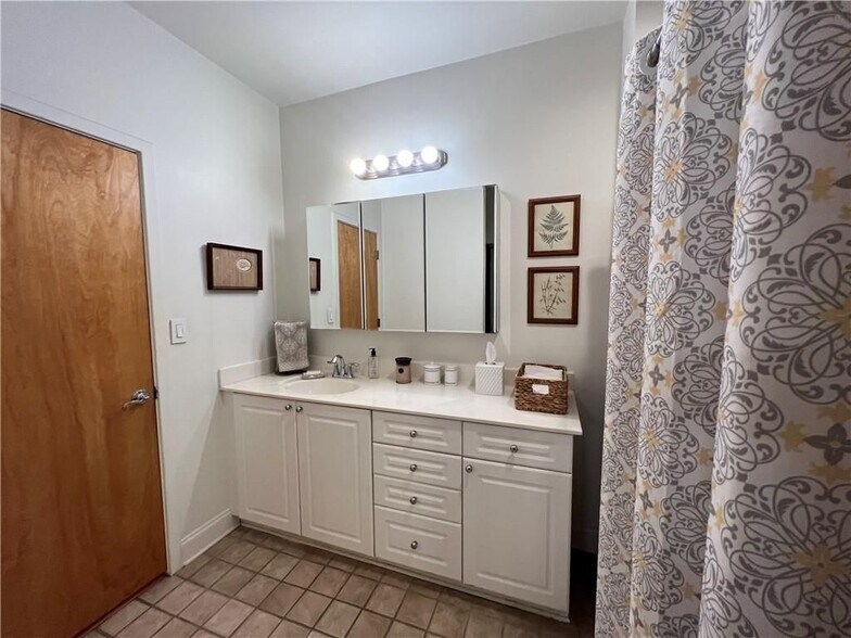 Building Photo - 1736 Liberty Ln