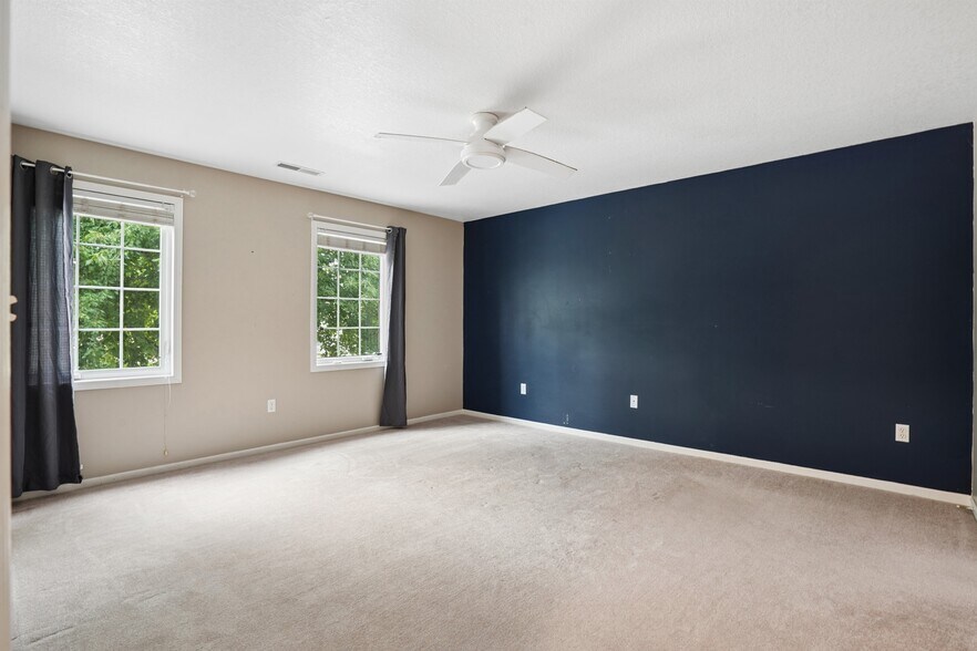 Building Photo - 2100 Meadow Chase Ln