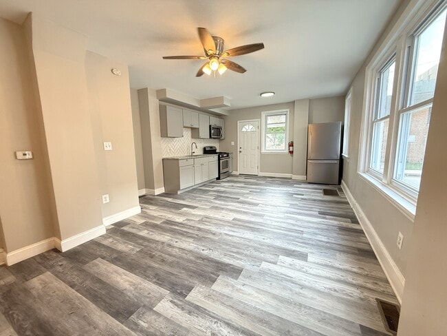 Building Photo - 200 Nassau Pl