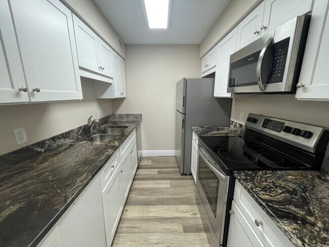 Building Photo - 5325 Summerlin Rd