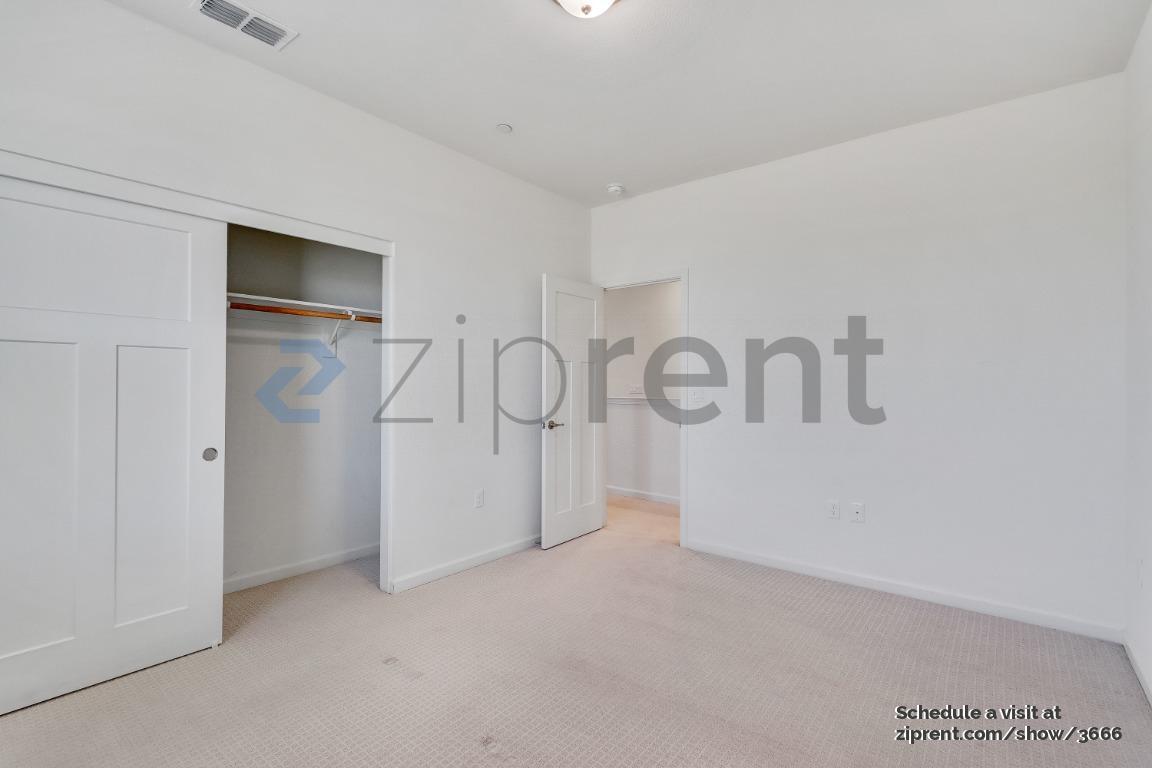 Building Photo - Unit