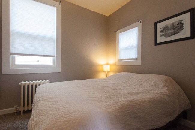 Bedroom 2 - 623 SW Sherman St