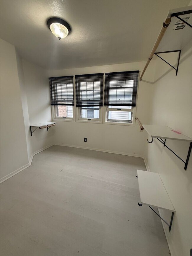 Building Photo - 5116 N 32nd St