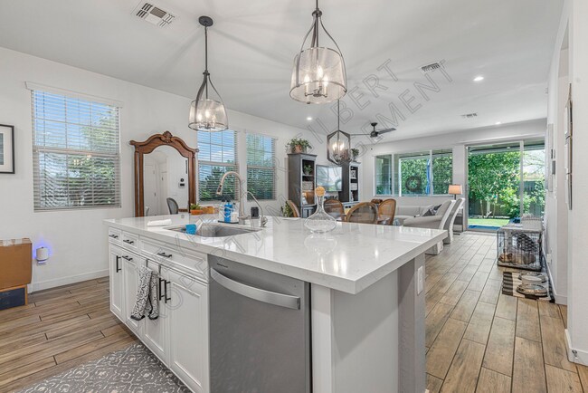 Building Photo - Modern 3-Bed + Bonus Room /2.5-Bath Home i...