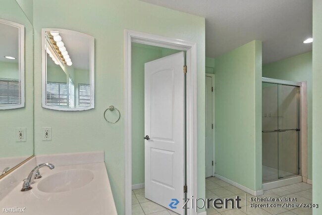 Building Photo - 4 br, 2.5 bath House - 2168 Esperanca Aven...