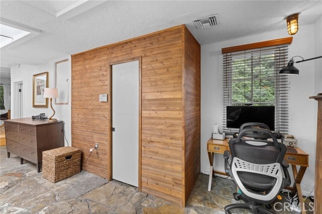 Building Photo - 721 Country Club Dr