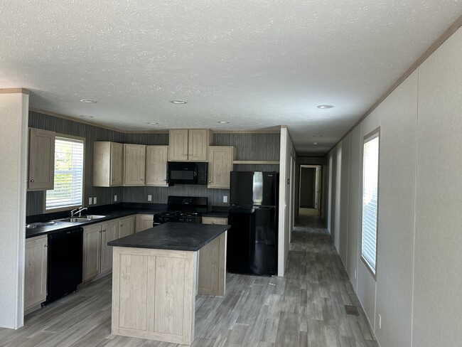 Building Photo - Brand New 3 bed/2 bath home