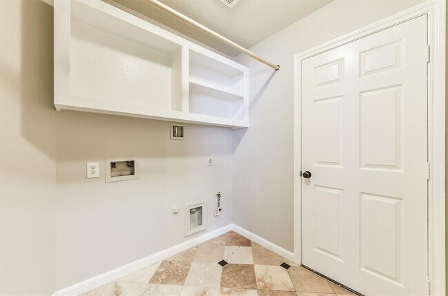 Building Photo - 15723 Chapel Lake Dr