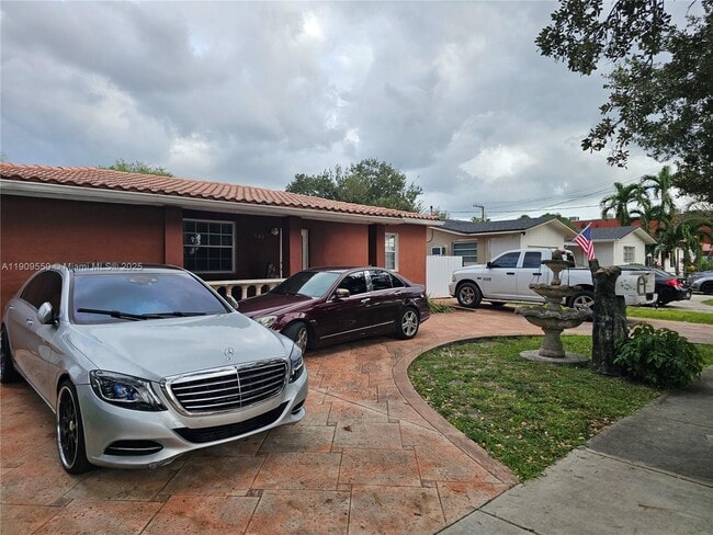 Building Photo - 651 SW 66th Ave