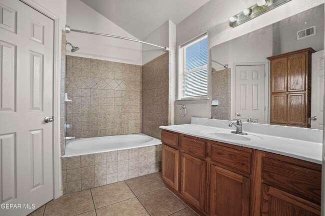 Building Photo - 3653 Tierra Inca Dr
