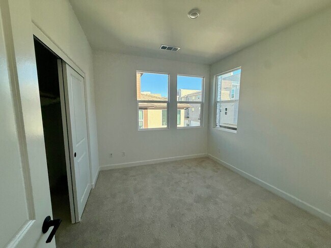 Building Photo - LIVE IN A NEW HOME!