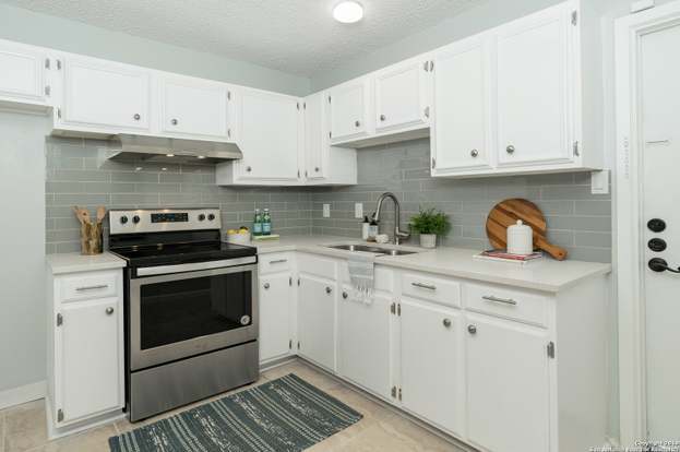 Building Photo - 300 Roanoke Dr