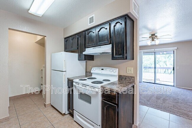 Building Photo - 16657 E Gunsight Dr