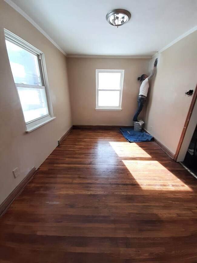 Building Photo - 461 W 3rd St