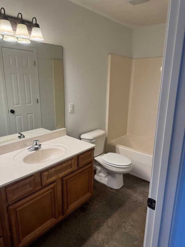 Building Photo - 2850 Longbow Ln