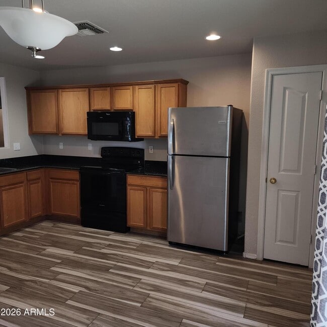 Building Photo - 15864 W Evans Dr