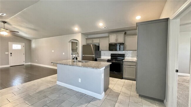 Building Photo - 1702 S K Pl