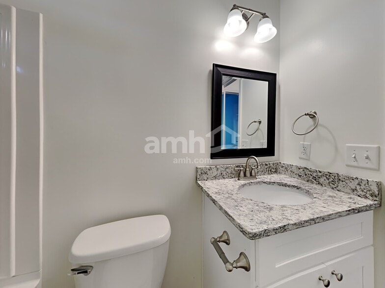 Building Photo - 132 Spring Lakes Dr