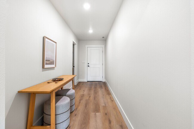 Building Photo - 609 N Rd 34