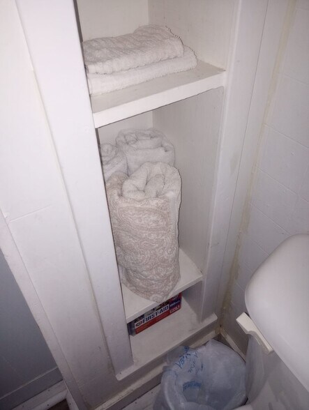 Building Photo - 805 N Leverett Ave