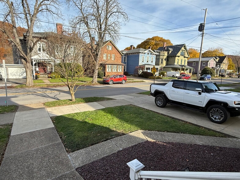 Building Photo - 1051 Elk St