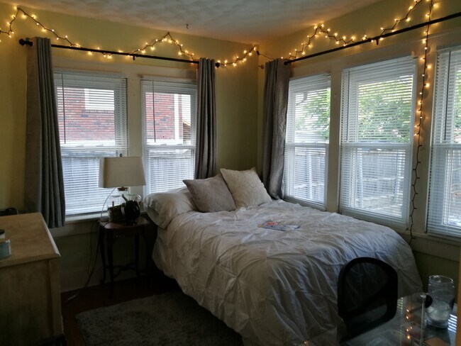 bed room - 1413 Ross St