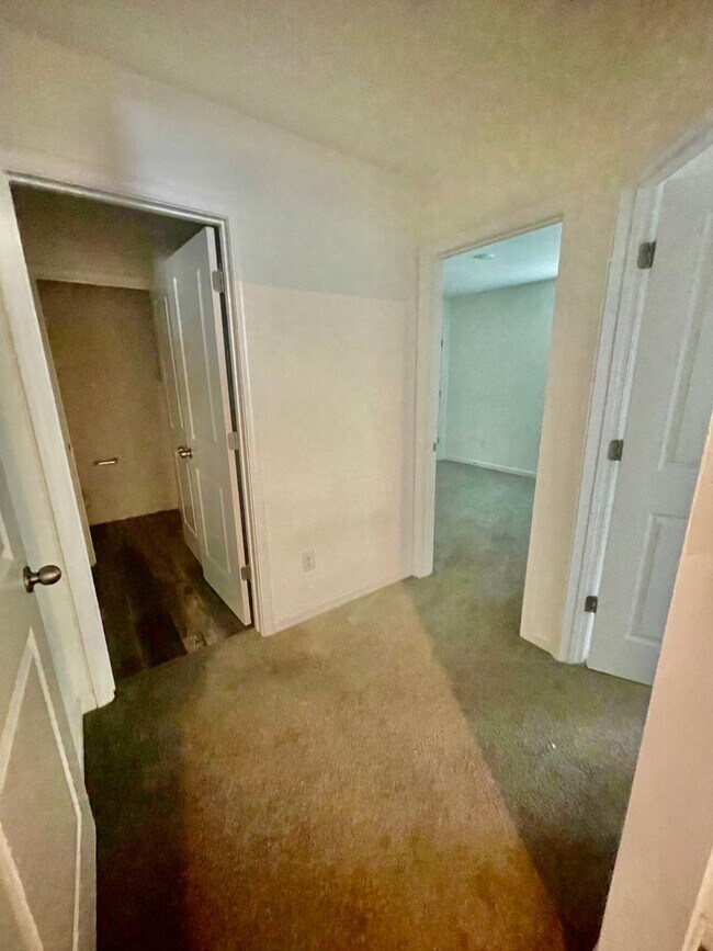 Building Photo - Welcome to this stunning 5-bedroom, 2-bath...