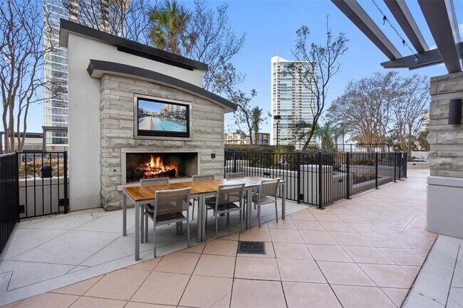 Building Photo - 360 Nueces St