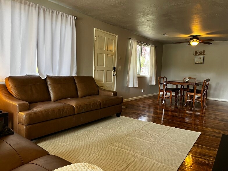 Building Photo - 925 Olympic Ave