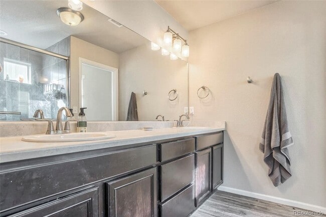 Building Photo - A Gorgeous 3 Bed 3 Bath Home in Desirable ...