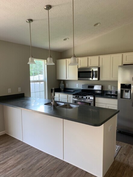 Building Photo - 328 Leatherwood Way