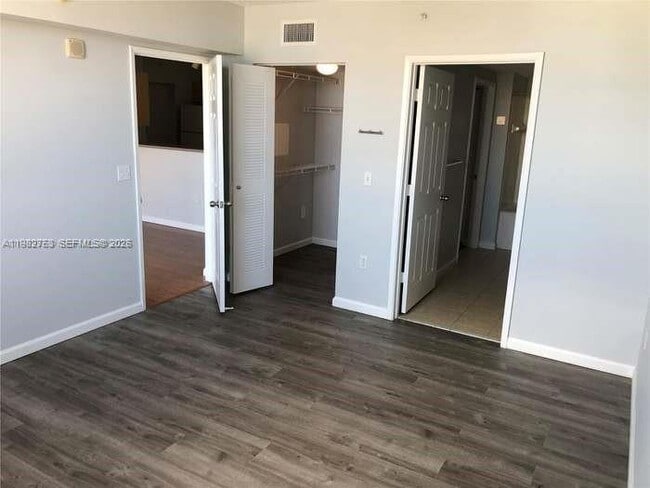 Building Photo - 1919 Van Buren St