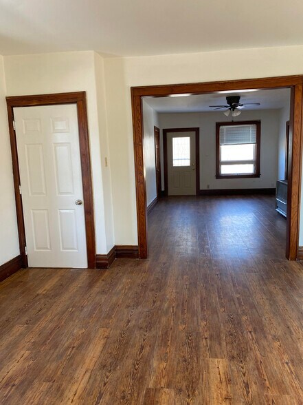 Building Photo - 321 Macomber St