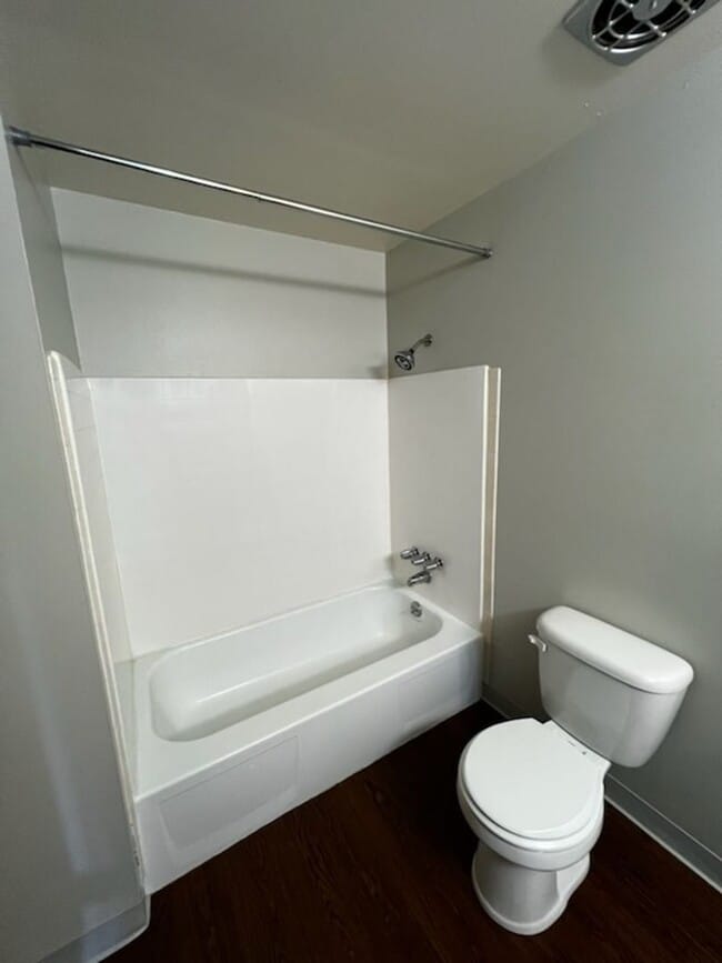 Building Photo - Lovely Lakewood single level 3 Bedroom 2 f...