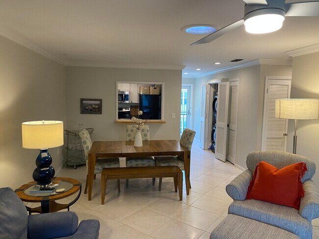 Building Photo - 800 Coquina Ln