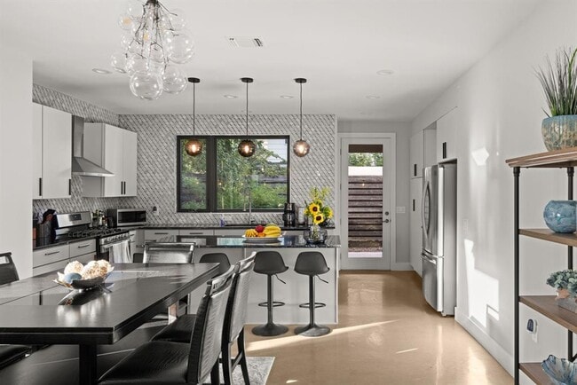 Building Photo - 3610 Thompson St