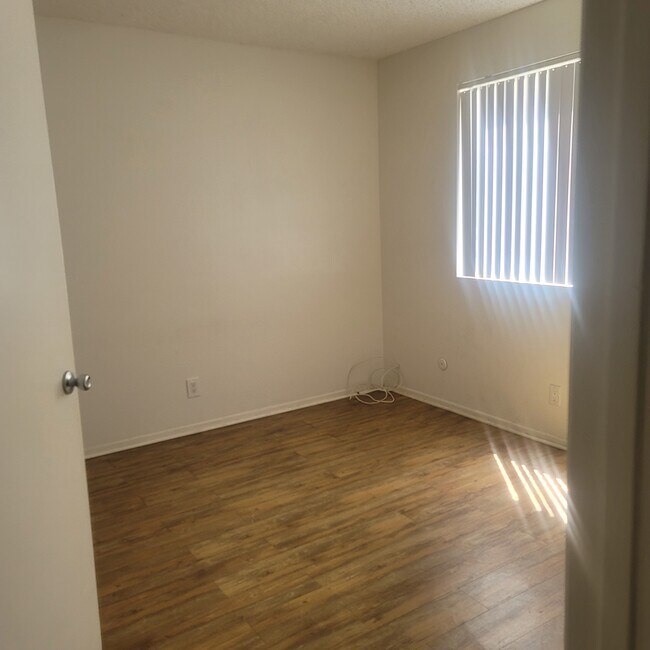 Bedroom - 8155 Langdon Ave