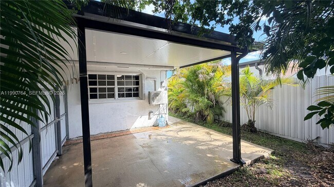 Building Photo - 1800 SW 87th Ave