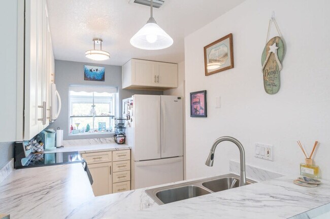 Building Photo - 545 Ocean Park Ln