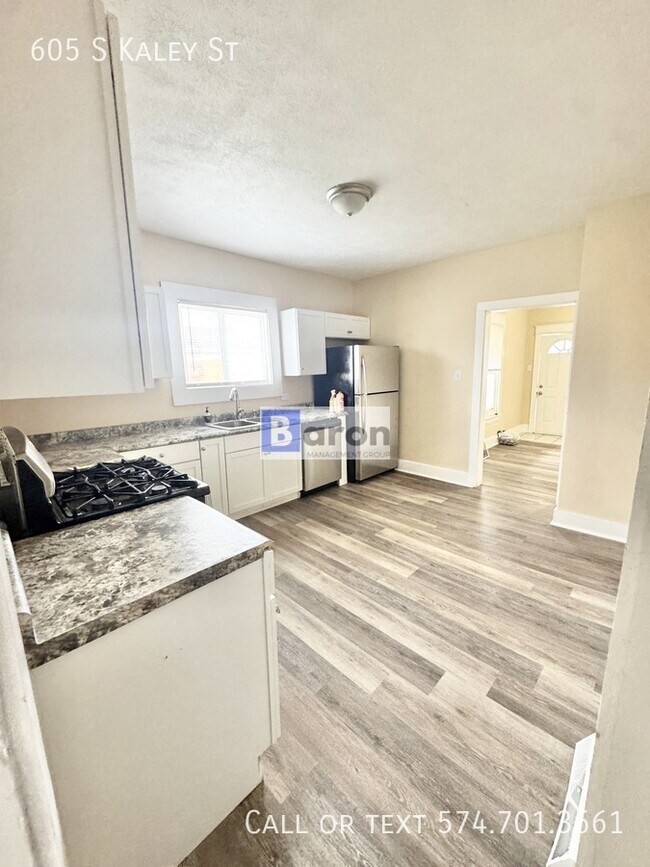 Building Photo - 605 S Kaley St