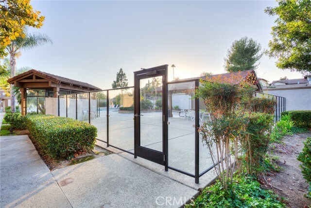 Building Photo - 901 Golden Springs Dr