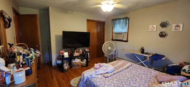 Building Photo - 219 3rd Ave