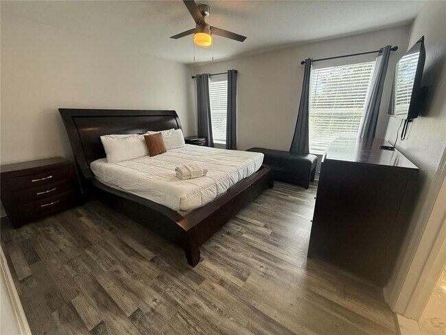 Building Photo - 1675 Royal Ridge Dr