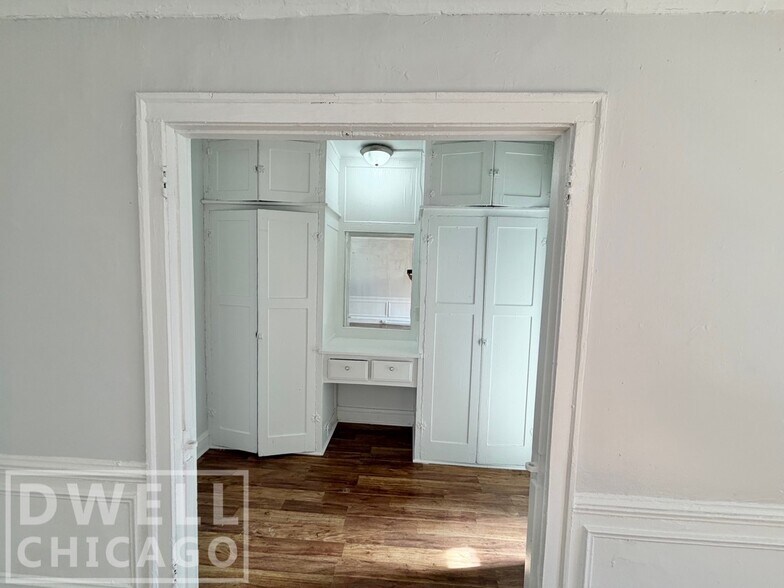 Building Photo - 2341 N Commonwealth Ave