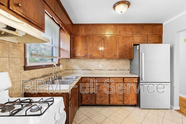 Building Photo - 465 Clearwater Dr