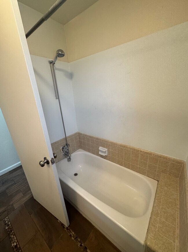 Building Photo - 1107 Wimbledon Dr